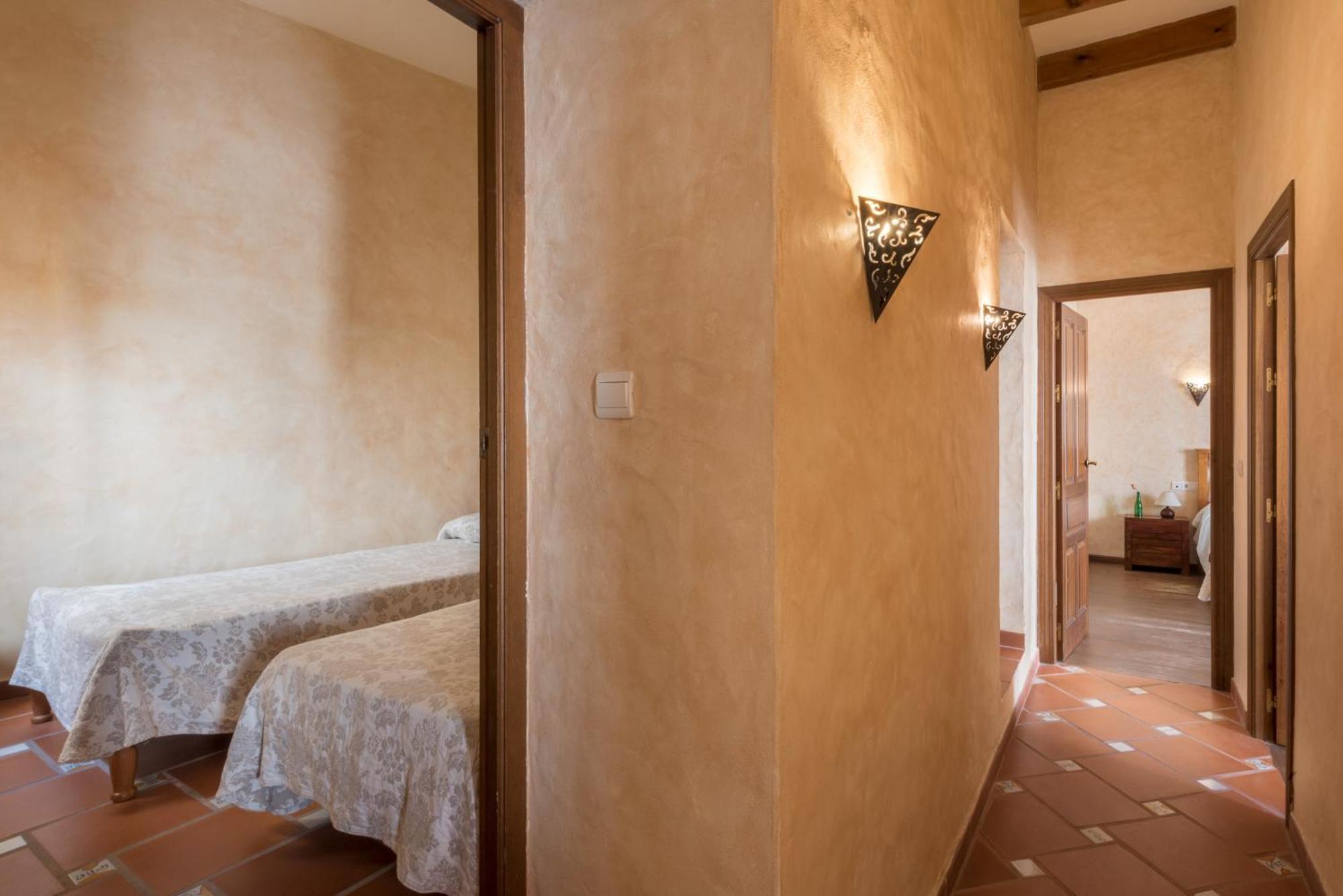 Guzman El Bueno Apartment