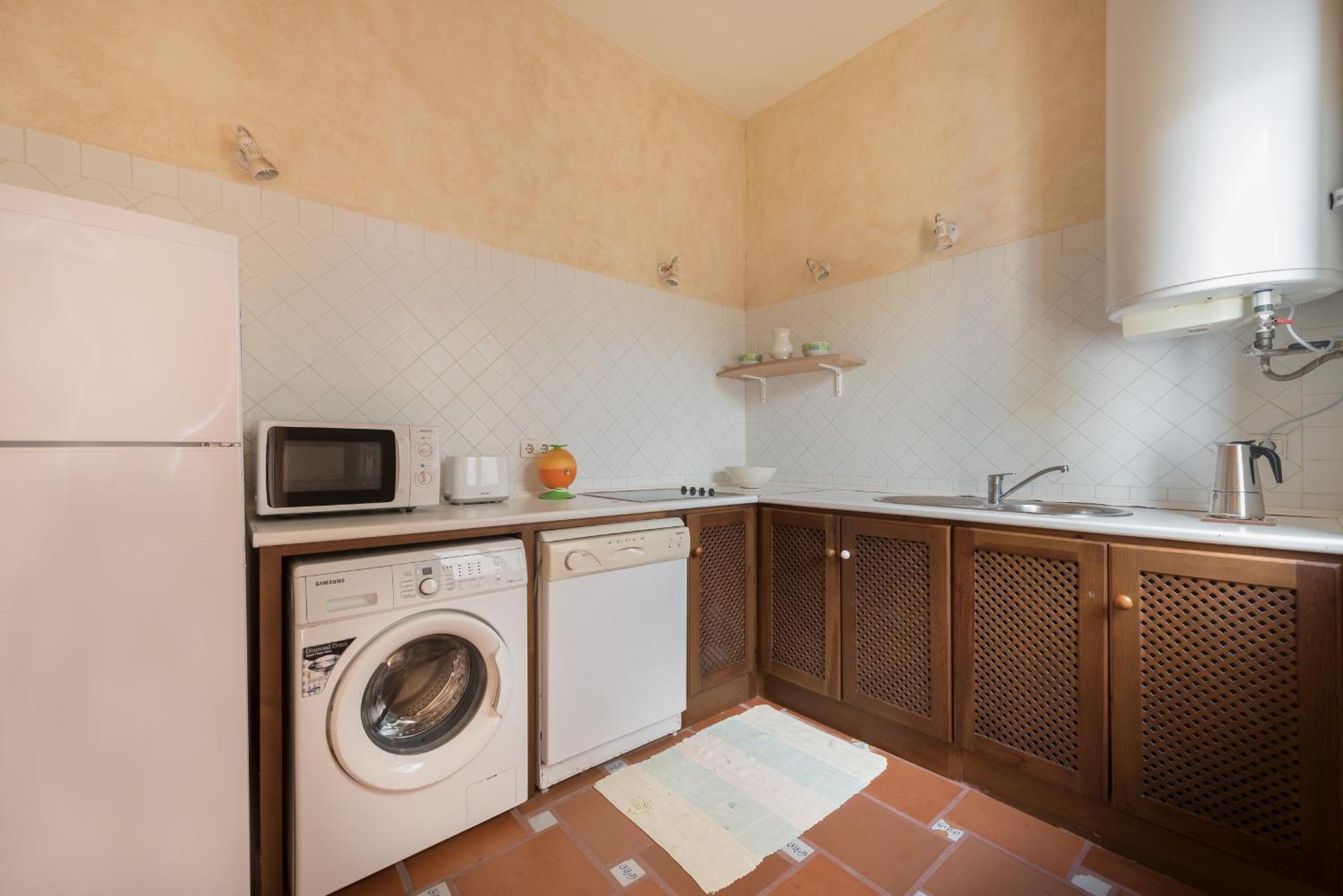 Guzman El Bueno Apartment *